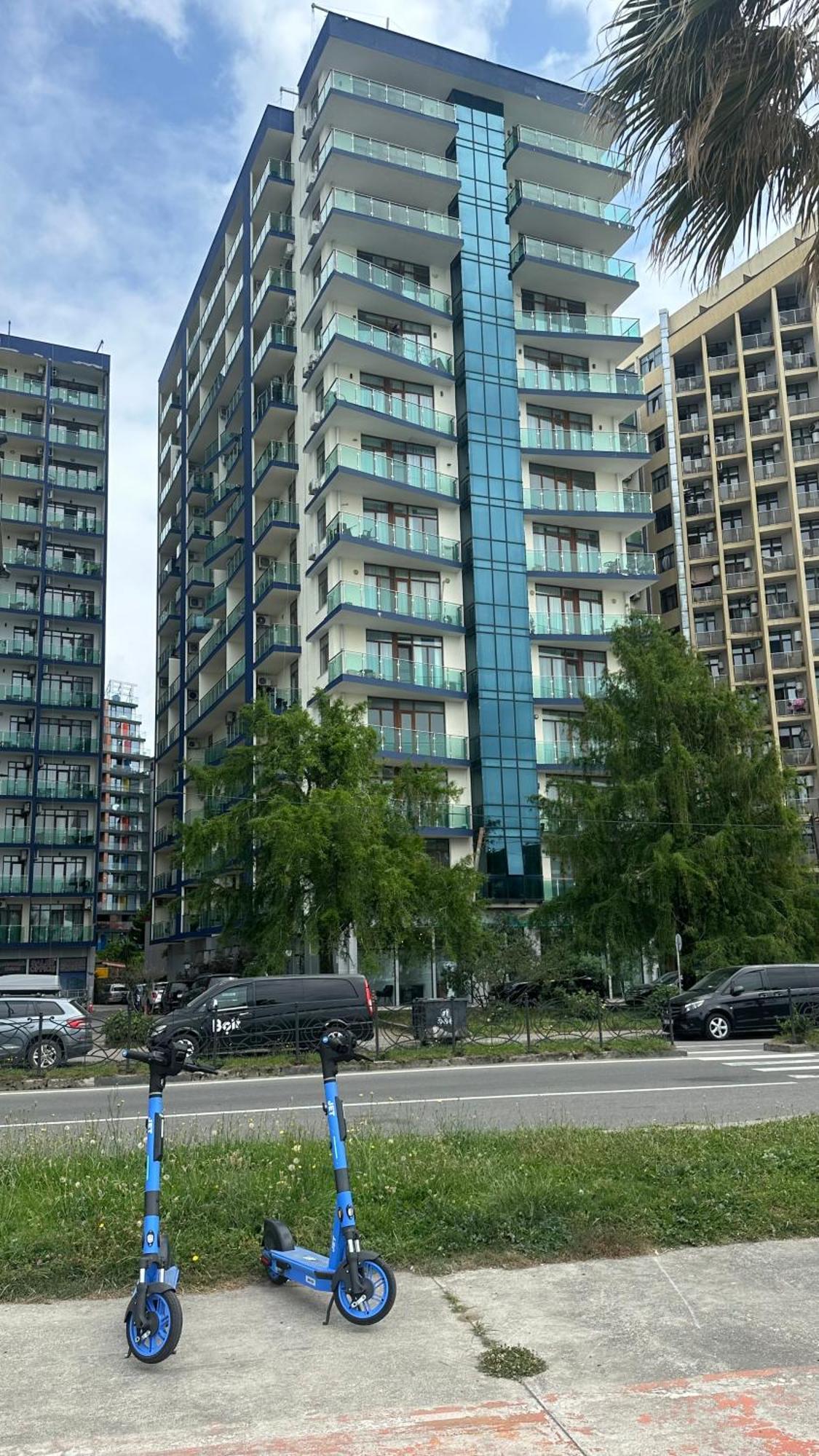 Aqua 44